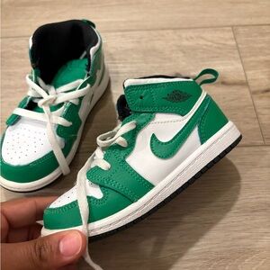 Nike Kids Sneakers in Green and White